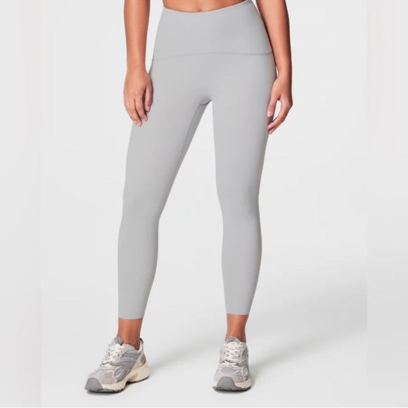 SPANX Shape Booty Boost 7/8 Leggings - Picture 1 of 8